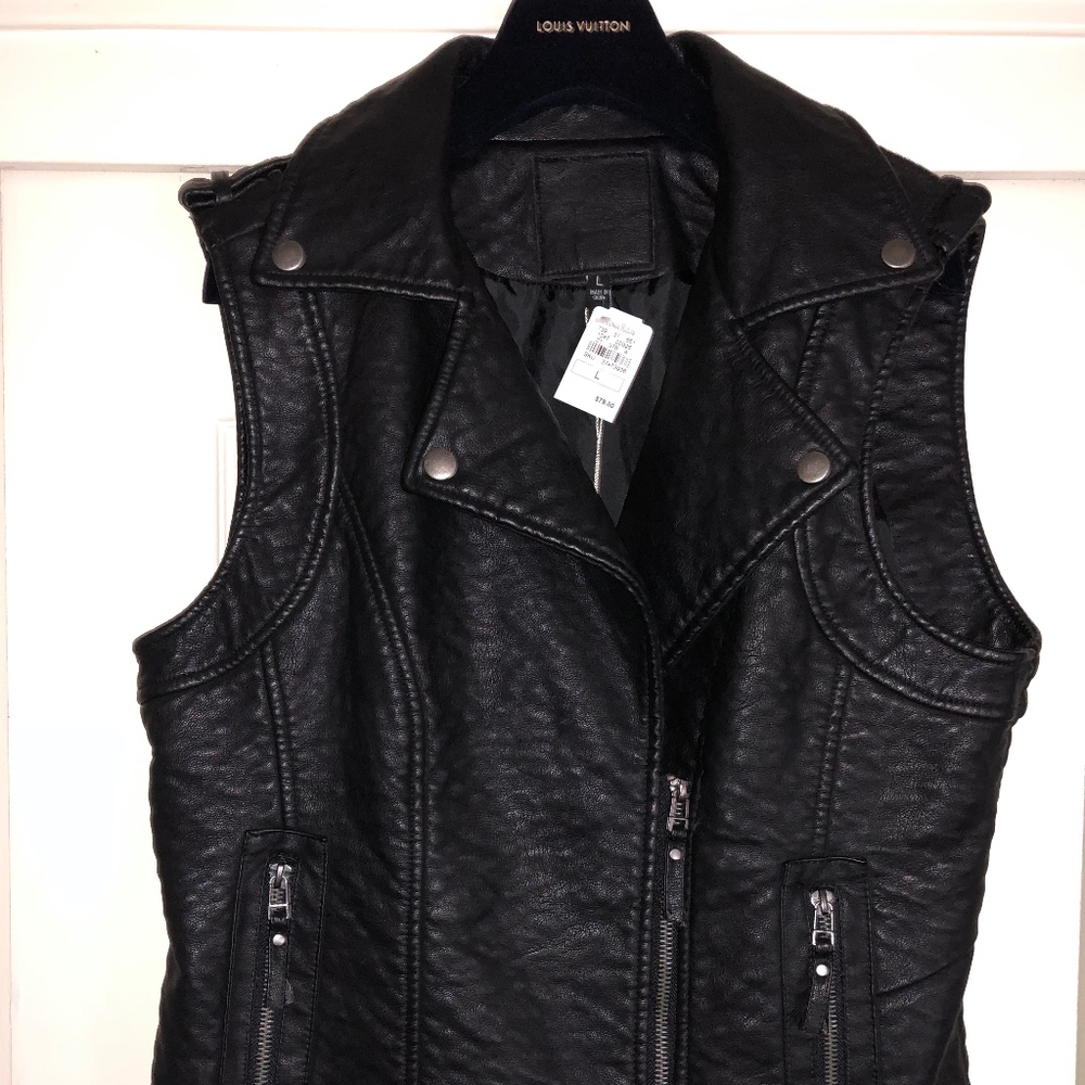 NWT WOMEN'S LEATHER MOTO JACKET